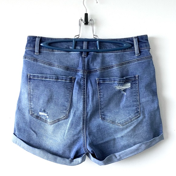 🛑SOLD🛑High Rise Medium Blue Wash Rolled Hem Denim Shorts Size 12 - Picture 2 of 2